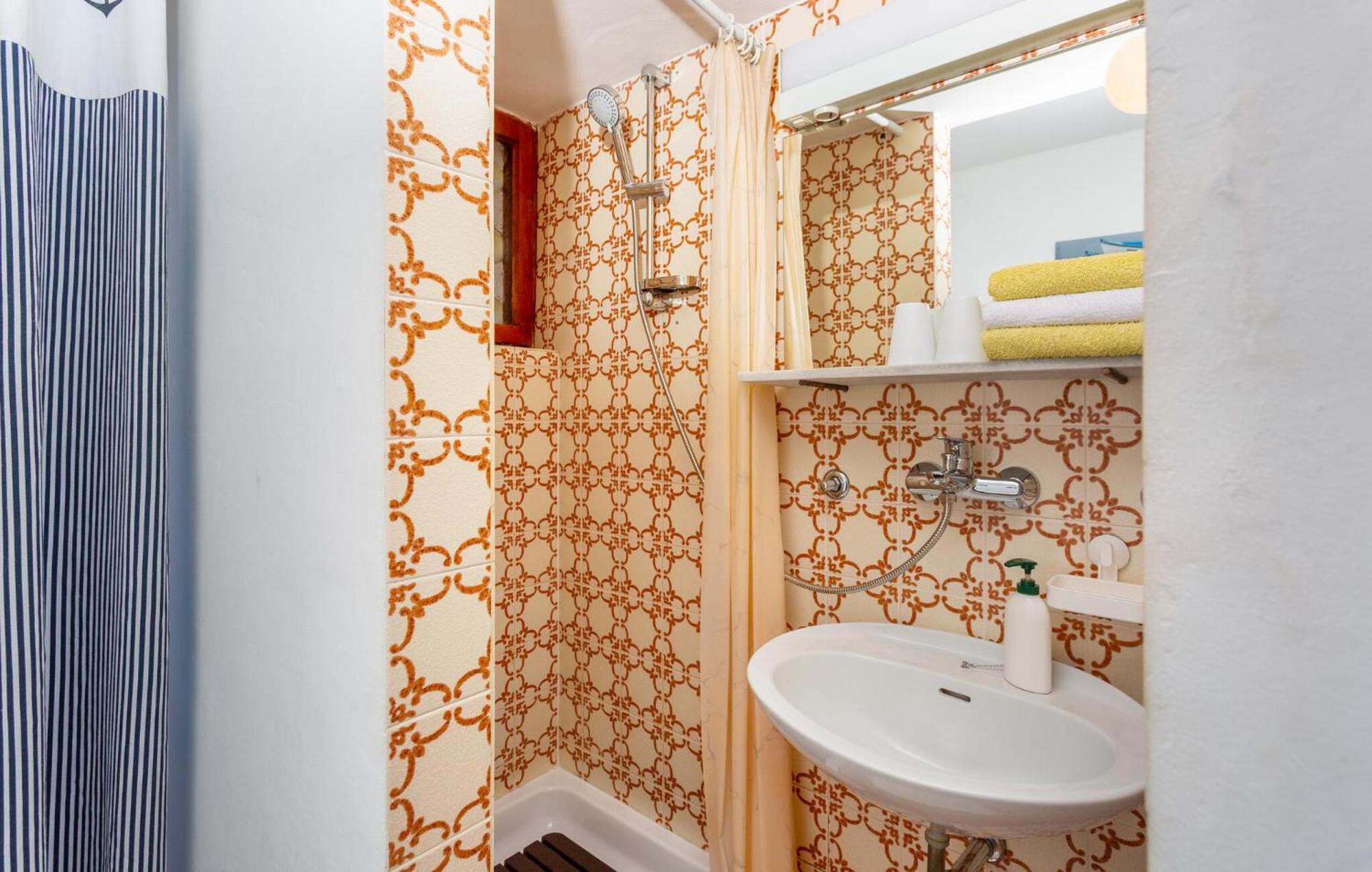 3 Bedroom Stunning Apartment In Krk Veglia Exterior foto